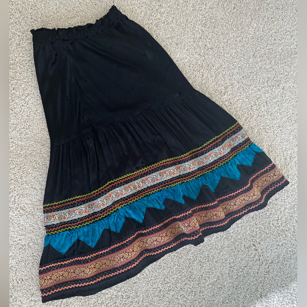 BETSEY JOHNSON Vintage black Velvet Embroidered Tapestry Midi Skirt RARE! Size M